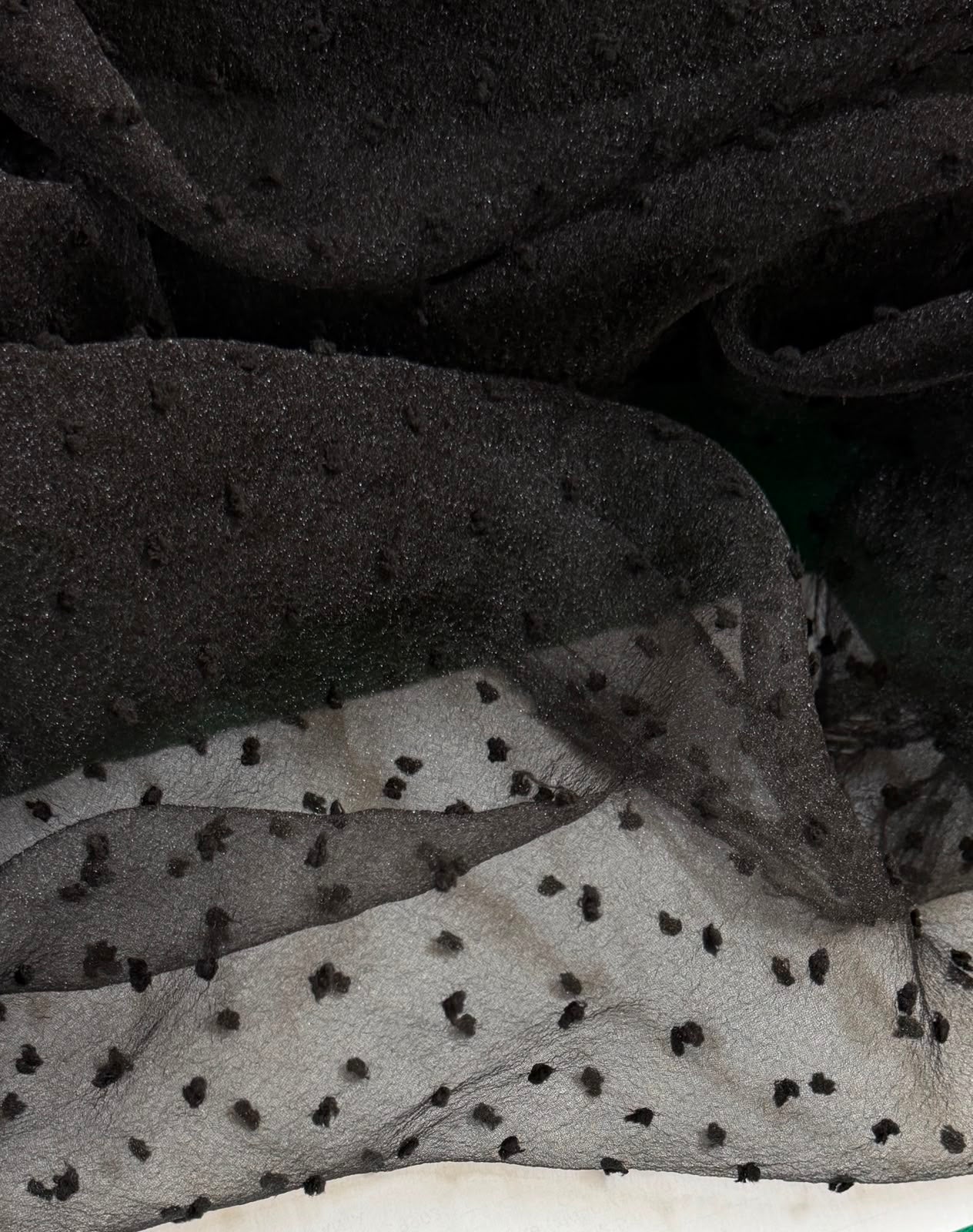 Organza cu picouri in relief