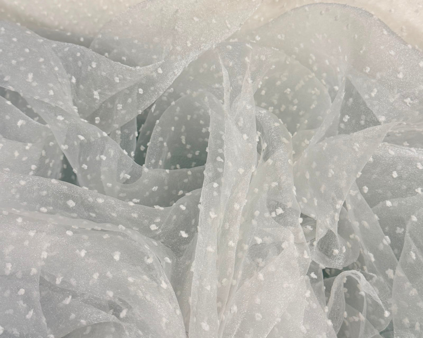 Organza cu picouri in relief